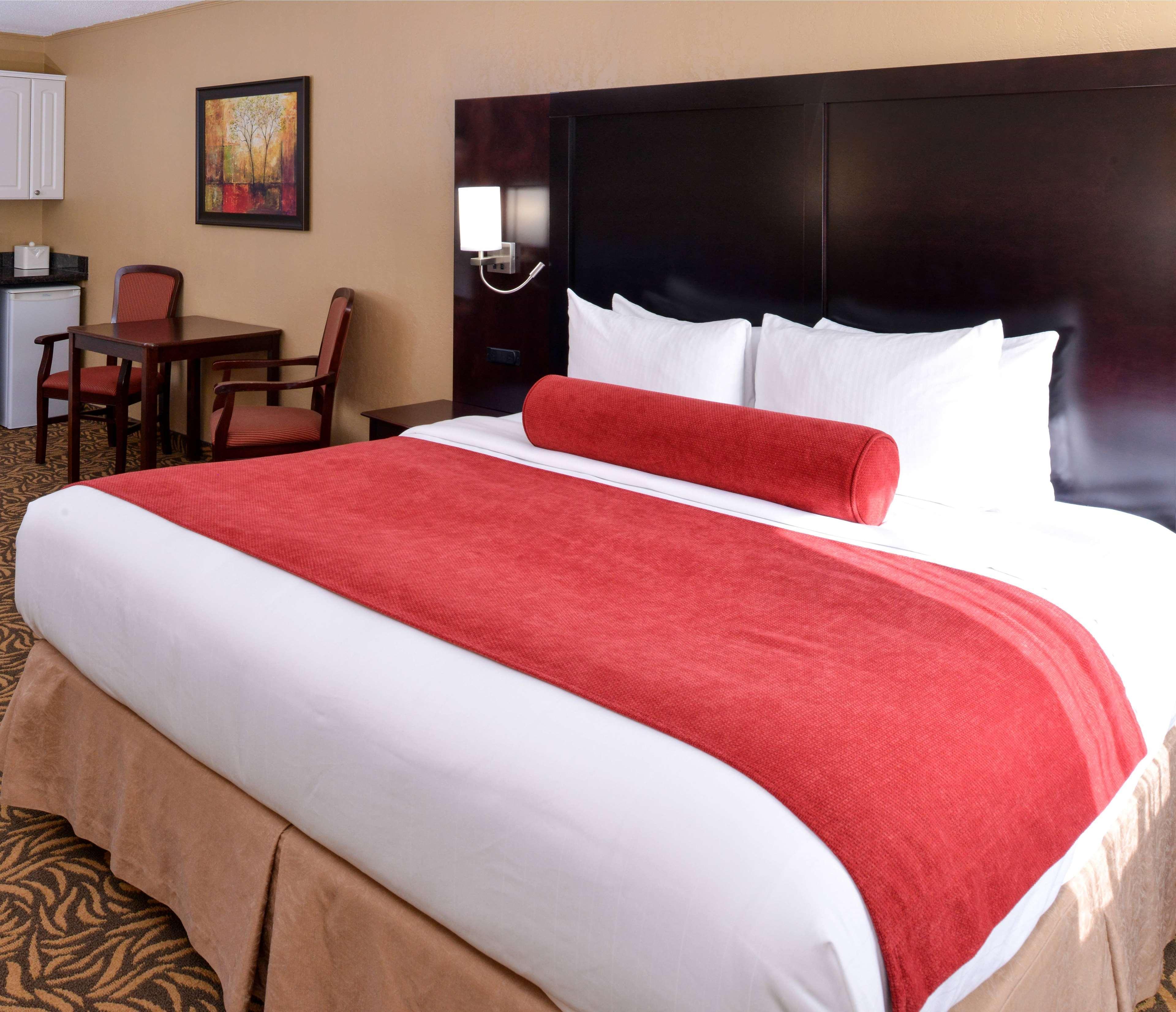 Western Mariposa & Conference Centre Hotel