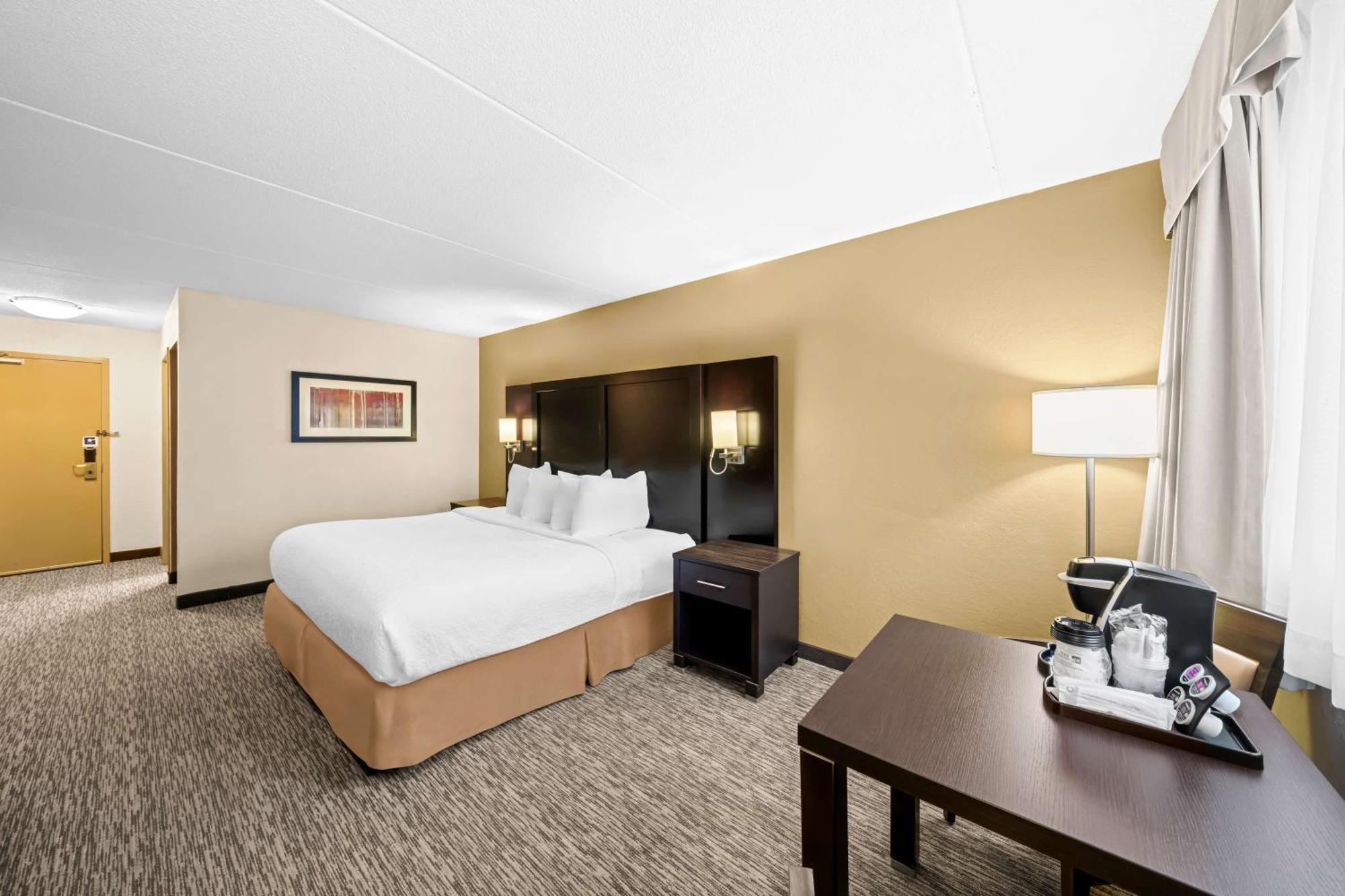 Hotel Western Mariposa & Conference Centre 3*