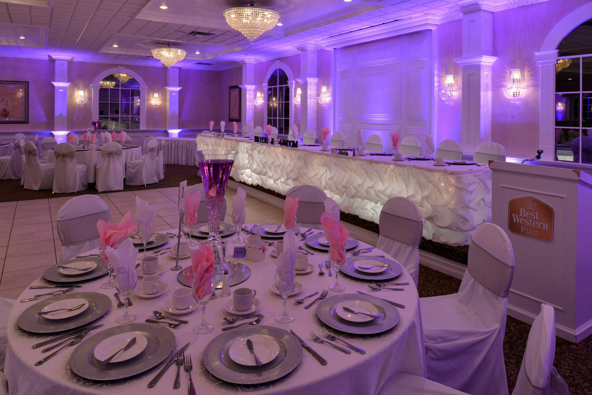 Western Mariposa & Conference Centre Hotel 3*