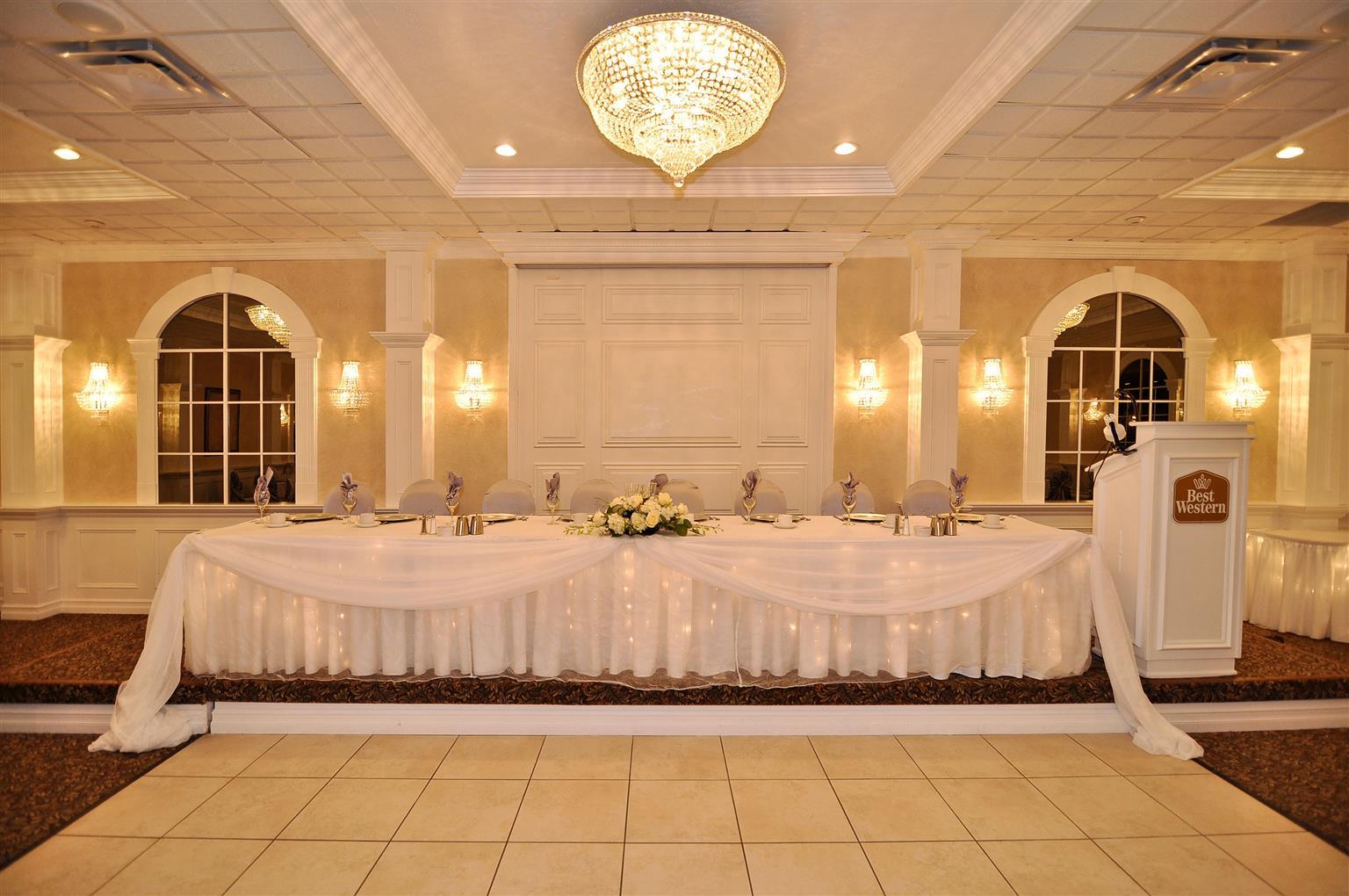 Hotel Western Mariposa & Conference Centre 3*