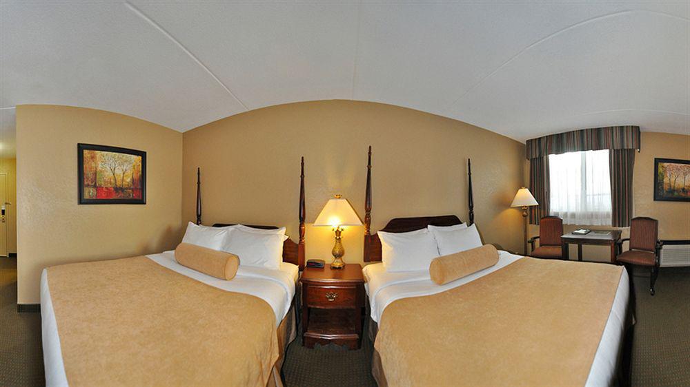 Western Mariposa & Conference Centre Hotel